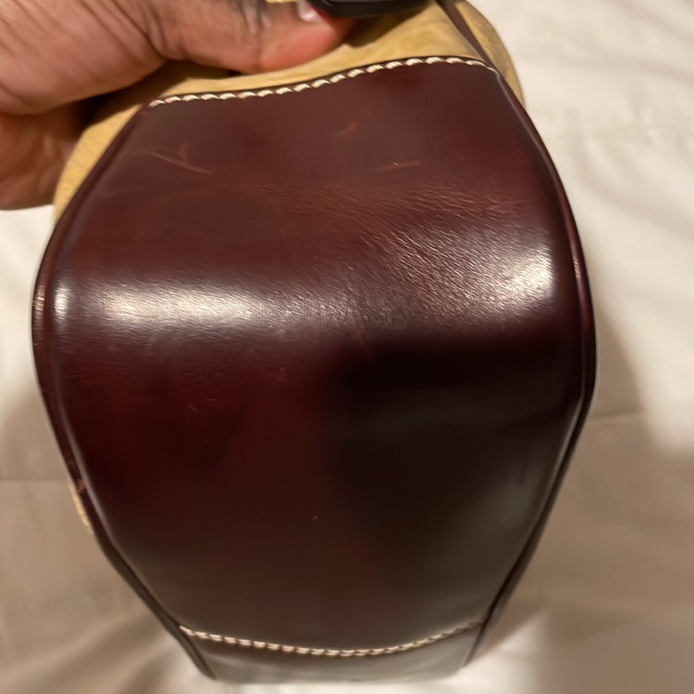 Dooney an Bourke small leather & suede shoulder bag preowned - Picture 2 of 5